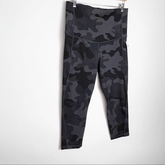 New Gap Maternity Power Recycled Full Panel Capri Leggings Large Camo - Picture 4 of 9